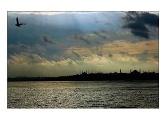 İstanbul' a ve kendine hüzünlü bir bakış ...