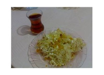 Karadeniz usulü mısır ekmekli evde yapılmış kesme makarna