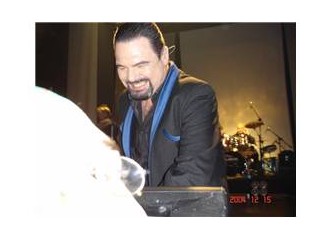 Vay be! Alphaville konserini en önden izleyip solisti Marian'ın elini tutan ben miyim?