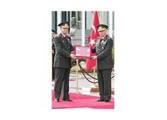 Komuta kademesindeki Devir-Teslim törenlerini iyi izleyin…