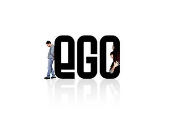 Vicdan ayaklar altında kürsüde ego