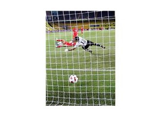 Fenerbahçe Antalya karşısında seyircisiz, seyir zevki verdi.