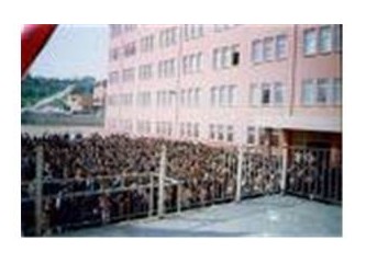 Okullarda bayrak törenleri…