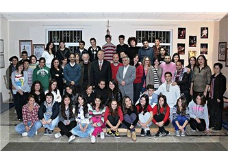 Burhaniye Belediyesi Kent Tiyatrosu yeni sezonu açtı