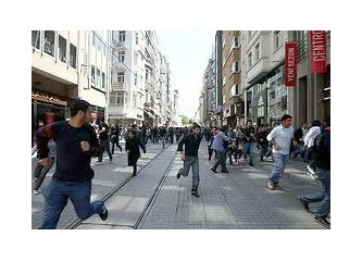 Uzun bir caddenin sonunda yazılan şiirdir