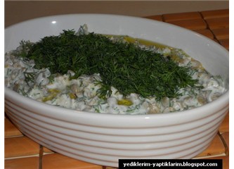 Yoğurtlu yeşil mercimek salatası
