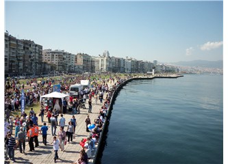 İzmir'in denizi kız, kızı deniz, festivali boyoz...