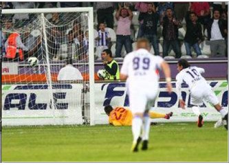 Galatasaray, Ordu’da eski futbolcularından “balyoz” gibi iki gol yedi!