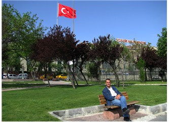Orda bir park var uzakta, o park benim parkım değildir.