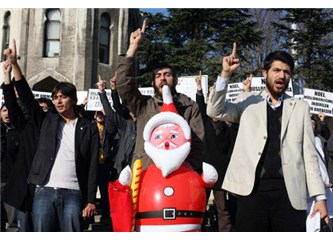 Noel Baba Fuhuşa Teşvik Ediyormuş!