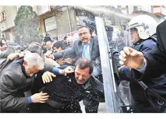Otoriter demokrasi, operasyonlar ve iri kafalılar üzerine puzzle okuması...