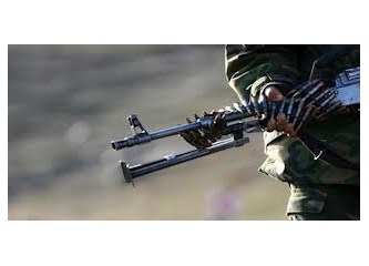 Polis, ateş açanlara değil kalabalığın üstüne saldırıyordu..