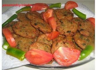 Fırında sebzeli bayat ekmek köftesi