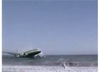 239 kişiyi taşıyan uçak, denize düştü