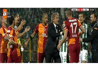 Bursaspor : 2 - Galatasaray: 5 . Galatasaray önce öldü sonra dirildi.