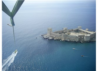 Kızkalesi’nde Parasailing