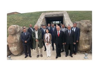 "Abla" Grubu, Japonya'daki Son Günlerinde, Narita Havaalanı'nda Bir Macera Yaşar