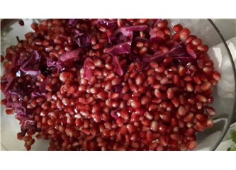 Narlı Kırmızı Lahana Salatası
