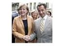 Sarkozy ve Merkel şov mu yapıyor! Gerçekleri mi görmemizi istiyor?