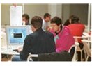 Hayatımda ilk kez internet cafedeyim