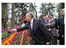 Anneler Günü Hediyesi! (Başkan Çiçek Alırken)