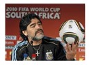 Maradona’nın elinde Meryem Ana tespihi…