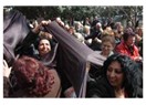 CHP'liler 'çarşaf yırtma' eylemine kızdı