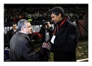Rijkaard panikledi, Çalımbay kaptı kaçtı.