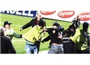 Beşiktaşlı seyirciye saldırdılar!