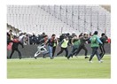 Olay çıkaran seyirci kahraman, futbol takımı suçlu!
