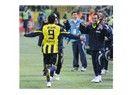 Fenerbahçe taraftarı takımını tedavi ediyor.