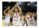 Basketbolculara ödül verilmeli de ya futbolculara?