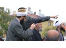 Depremin bilançosu her geçen gün artarken, din sömürücüleri yine faaliyette...