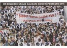 Sağlık çalışanları şiddeti protesto ediyor