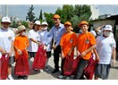 Başkan Tuna; Yabancı Öğrenciler ve Çevrecilerle temizlik yaptı.