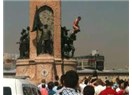 Atatürk heykeline çıkan çıplak adam