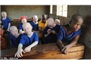 Tanzanya'da kanayan bir yara, Albinolu cinayetleri