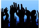 Demokrasiyi süsleyen, demokratik eleştirilerdir..