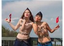 Femen'den hosteslerimize çıplak destek