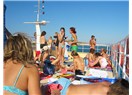 Şimdiki  salon döşemeleri beş parçadan ibaret. Şimdi böylesi makbul.