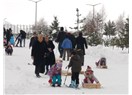 İhtiyaçlarınız için yaşıyorsanız hayatın kölesisiniz; zevkiniz için yaşıyorsanız hayat sizin köleniz