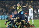 Fenerbahçe’de, geriden gelenler, farkı “çift hane”ye taşıdılar!..