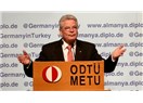 El ne karışır, asarız, keseriz!