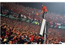Futbol artık uyuşturamıyor, uyandırıyor