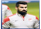 Milli futbolcu, milli maçta, “milli küfür”leri iltifattan mı saymalı?