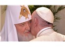 Papa Patrik’i öptü