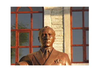 İnebolu’ daki Atatürk heykeli Atatürk’ e benziyor mu?