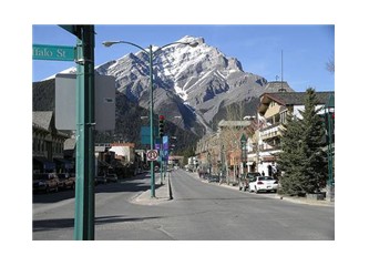 Rocky Dağlarında Banff Kasabasında zirvelere ulaşmak 1