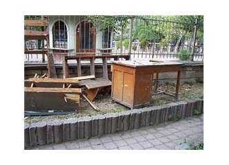 Bürokratik tahta masa