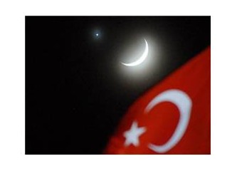 Gök yüzünde dalgalanan şanlı Türk Bayrağı!